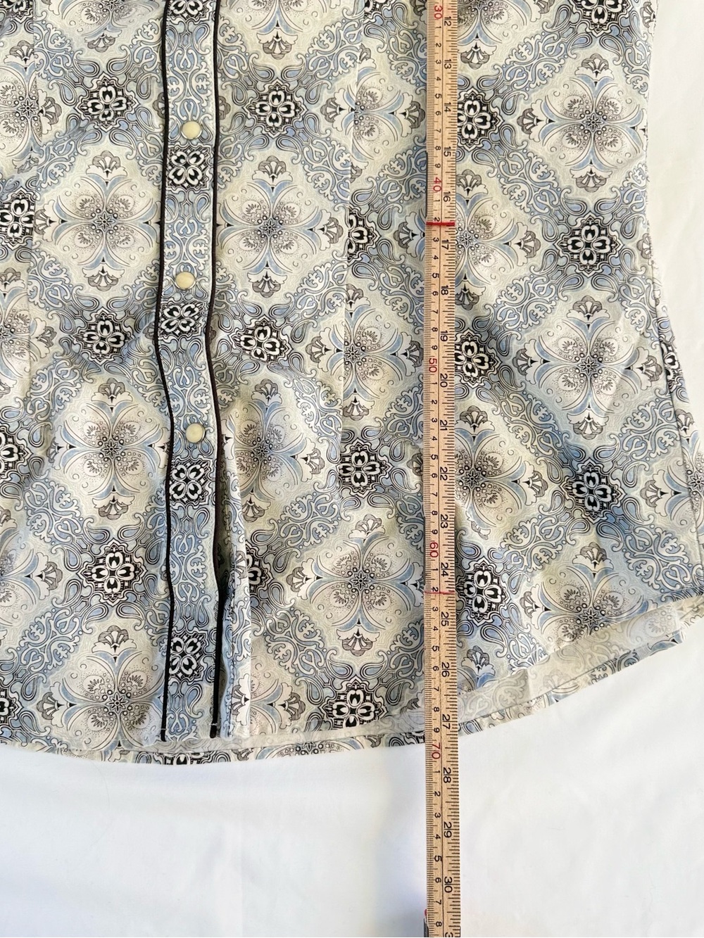 Rock & Roll Denim Western Shirt Womens XL Pearl Snap Blue Medallion Cowgirl Top - Picture 4 of 8